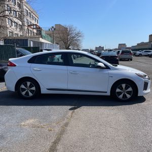 HYUNDAI IONIQ PLUG-IN HYBRID BASE - 10