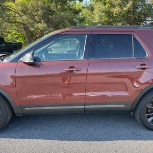 FORD EXPLORER XLT - 4