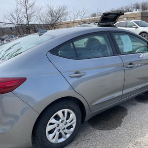 HYUNDAI ELANTRA SE - 9