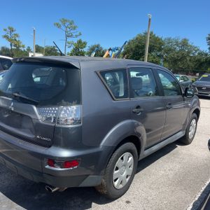 2010 Mitsubishi OUTLANDER ES 照片 8