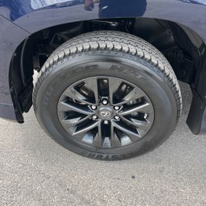 صورة مصغرة 17 لـ 2023 Lexus GX 460 BASE
