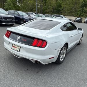 FORD MUSTANG V6 - 8