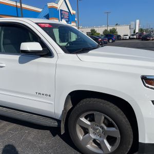 2017 Chevrolet TAHOE LS — миниатюра 11