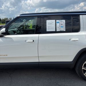 صورة 4 لـ 2022 Rivian R1S LAUNCH EDITION