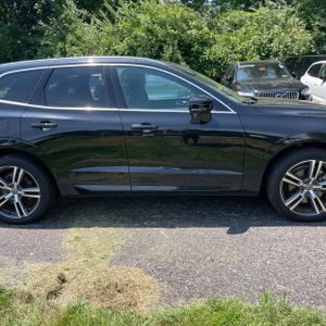 2019 Volvo XC60 MOMENTUM thumbnail 11