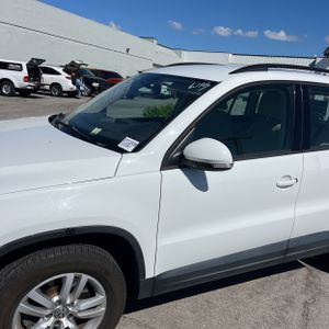 VOLKSWAGEN TIGUAN 2.0T S - 2