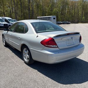 FORD TAURUS SE - 5