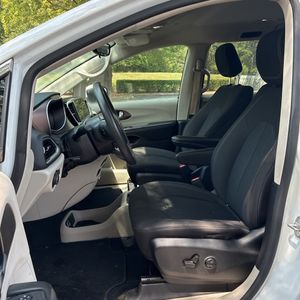 صورة 32 لـ 2022 Chrysler VOYAGER LX
