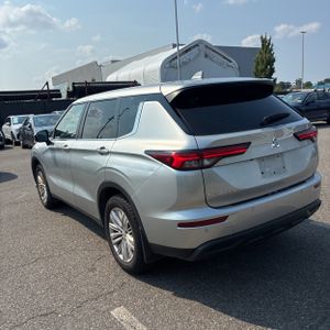 2023 Mitsubishi OUTLANDER ES 照片 5