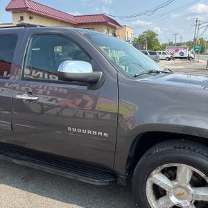 2011 Chevrolet SUBURBAN LS 照片 13