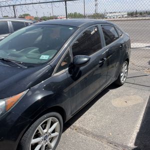 FORD FIESTA SE - 2