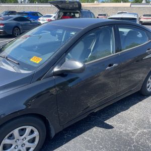 HYUNDAI ACCENT GLS - 2