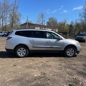 CHEVROLET TRAVERSE LS - 8