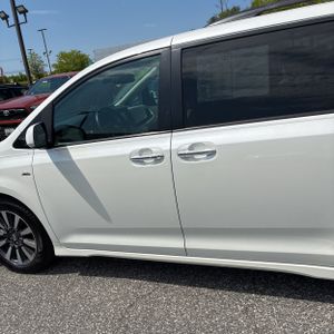TOYOTA SIENNA - 3