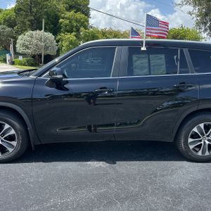 صورة 4 لـ 2023 Toyota HIGHLANDER XLE