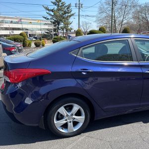 HYUNDAI ELANTRA GLS - 9