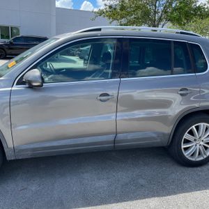 Volkswagen Tiguan SE - 4