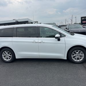 صورة 9 لـ 2023 Chrysler PACIFICA TOURING L