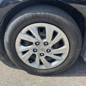 2019 Hyundai ELANTRA SE — миниатюра 17