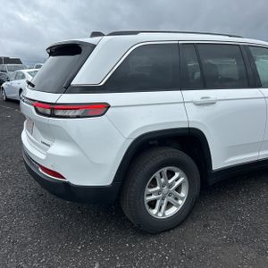 صورة 9 لـ 2023 JEEP GRAND CHEROKEE LAREDO