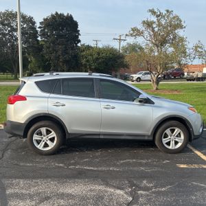 صورة 10 لـ 2014 Toyota RAV4 XLE