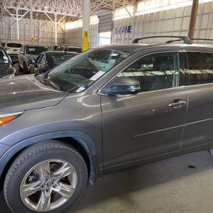 2018 Toyota HIGHLANDER LIMITED photo 2