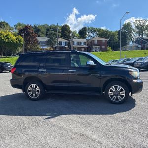 2010 Toyota SEQUOIA PLATINUM photo 10