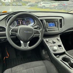 2015 Chrysler 200 LIMITED thumbnail 34
