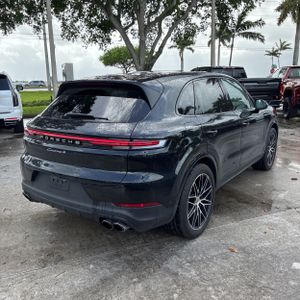 PORSCHE CAYENNE S - 8