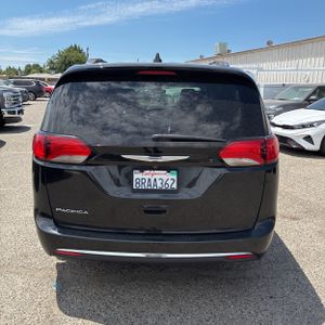2020 Chrysler PACIFICA TOURING L photo 7