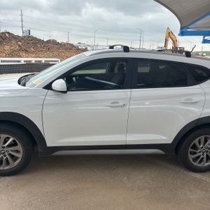 HYUNDAI TUCSON SE - 4