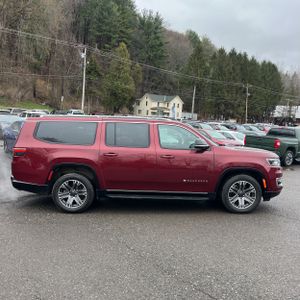 Jeep Wagoneer L Series II - 10