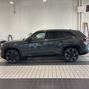2026 BMW XM LABEL photo 3