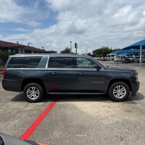 CHEVROLET SUBURBAN LT - 10
