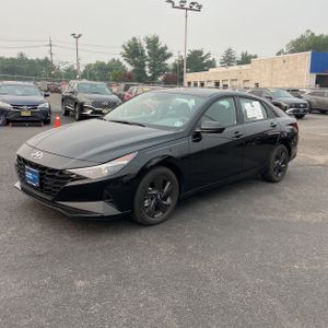 صورة 4 لـ 2023 Hyundai ELANTRA SEL