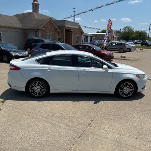 FORD FUSION SE - 10