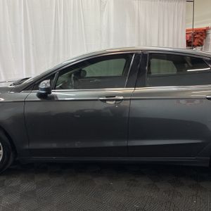 FORD FUSION SE - 4