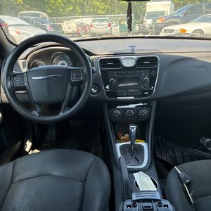 2011 Chrysler 200 LX — миниатюра 35
