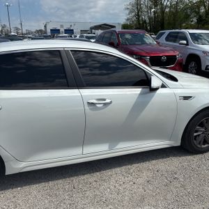 KIA OPTIMA LX - 10