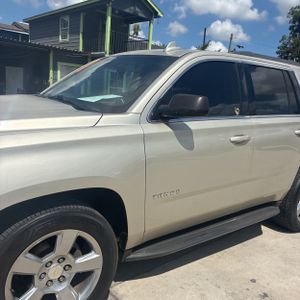 2017 Chevrolet TAHOE LS photo 2