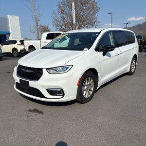 Chrysler Pacifica Touring L - 1