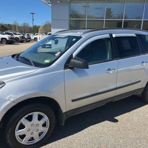 CHEVROLET TRAVERSE LS - 2