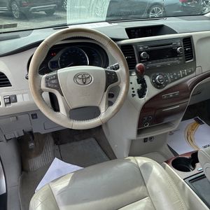 2012 Toyota SIENNA XLE 8-PASSENGER — миниатюра 35