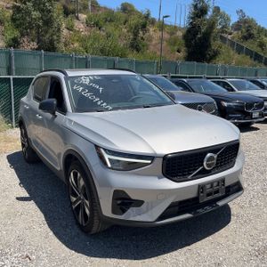 2023 Volvo XC40 B5 ULTIMATE DARK THEME thumbnail 12