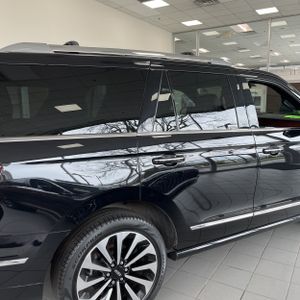 LINCOLN NAVIGATOR RESERVE - 9