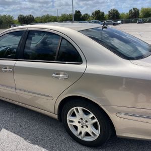 MERCEDES-BENZ E-CLASS - 6