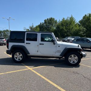 صورة 10 لـ 2017 JEEP WRANGLER UNLIMITED SPORT