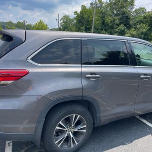 صورة 9 لـ 2018 Toyota HIGHLANDER LE