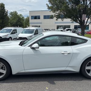 2026 FORD MUSTANG ECOBOOST PREMIUM — фото 4