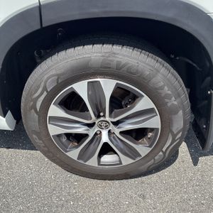 صورة مصغرة 18 لـ 2023 Toyota HIGHLANDER XLE